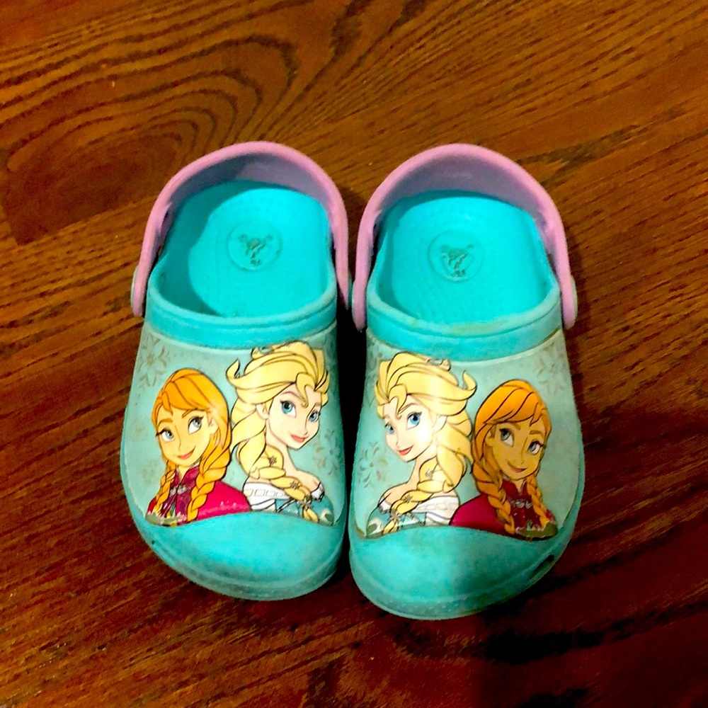 Disney Princess Crocs- Frozen, size 8/9